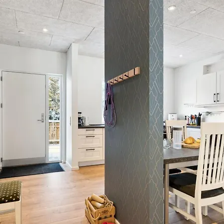 Scalli - 1-5km To The Fjord By Interhome *